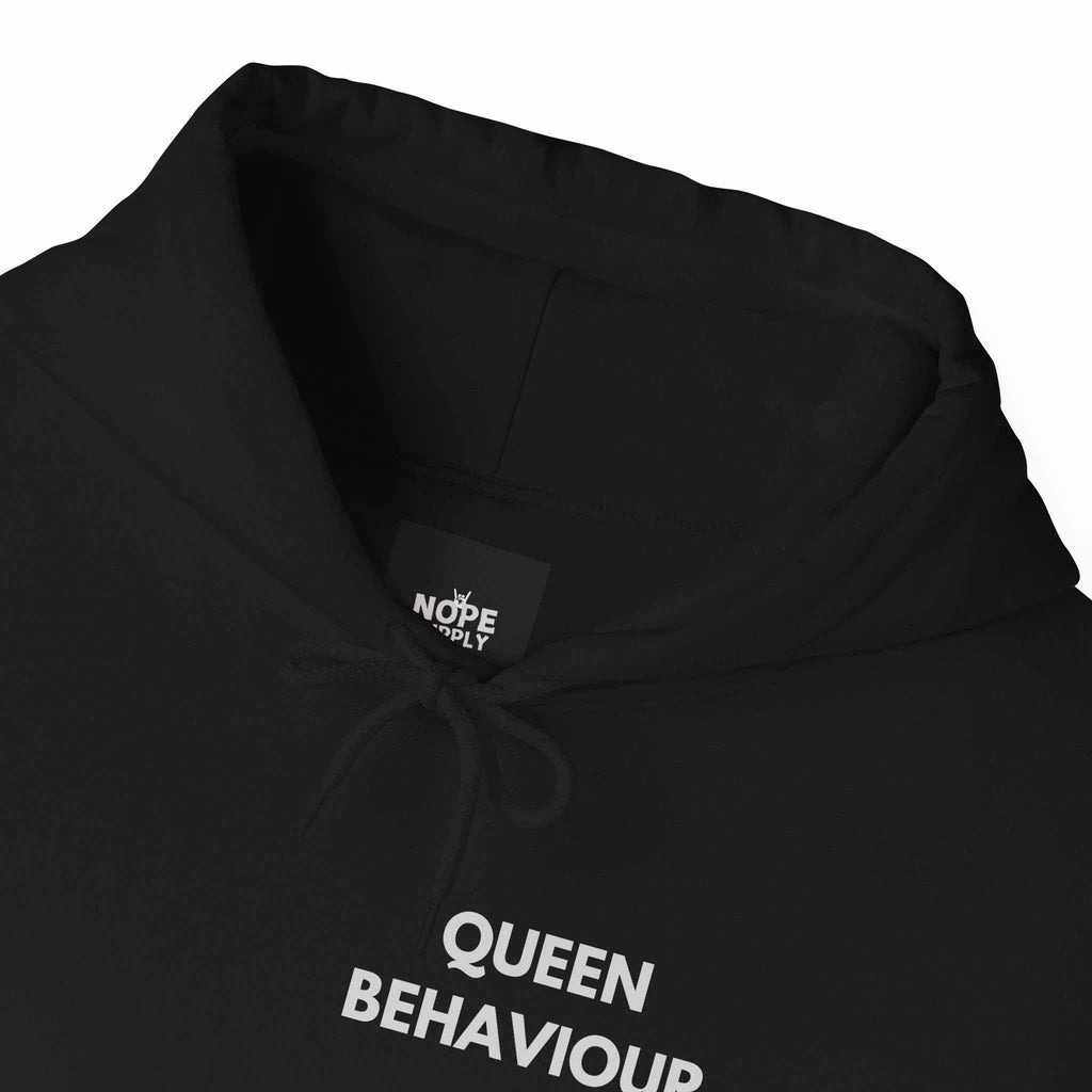 Hoodie ''Queen Behaviour'' Quote — Minimalist Feminist Graphic Pullover